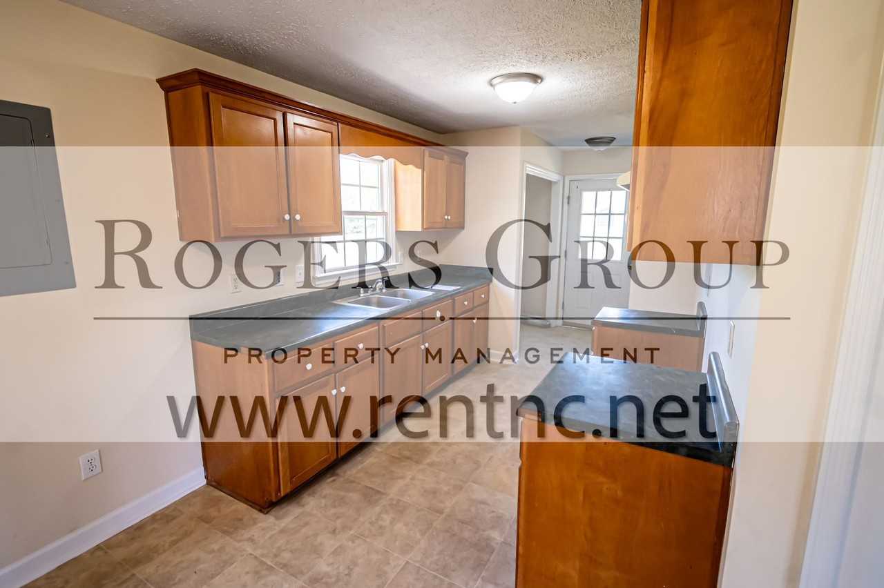 124 Freedom Cir - Photo 2 of 11