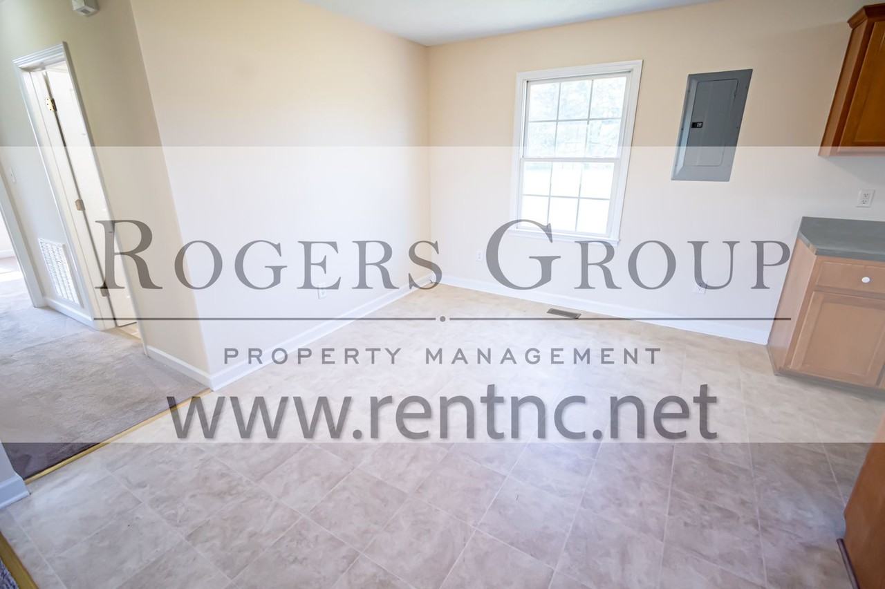124 Freedom Cir - Photo 3 of 11