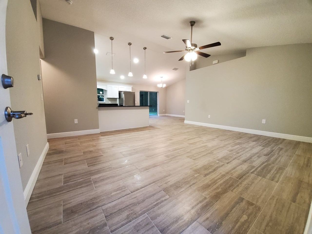 8687 N Paradisea Dr - Photo 3 of 10