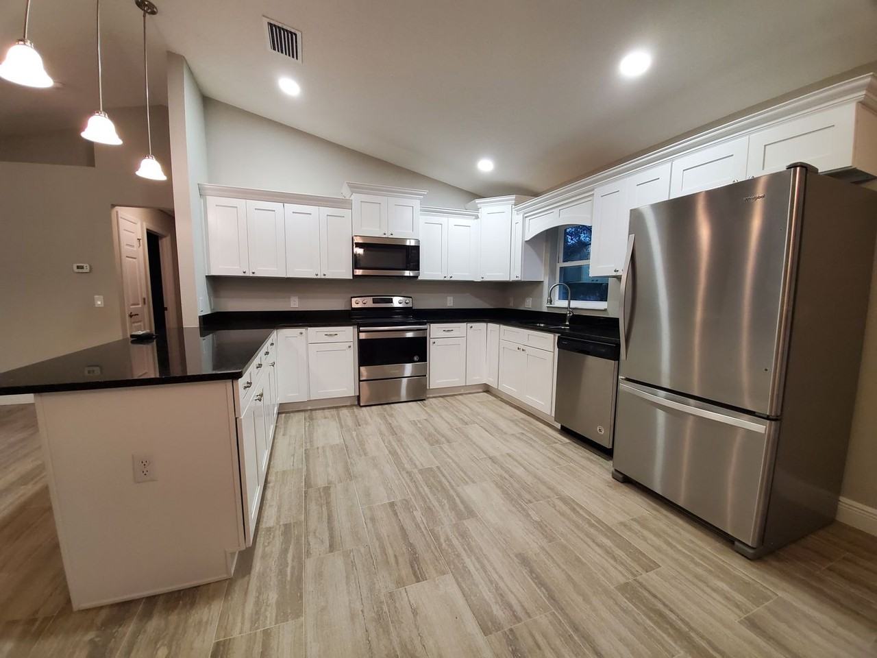 8687 N Paradisea Dr - Photo 4 of 10