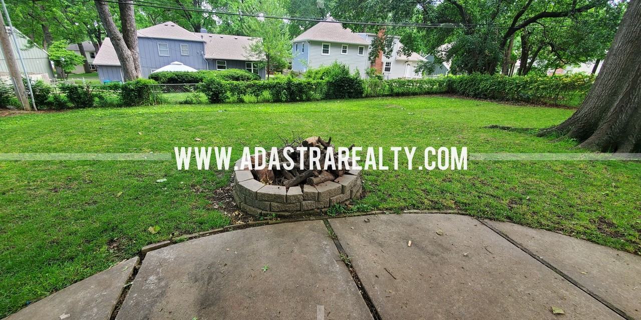 9709 Eby Street - Photo 7 of 37