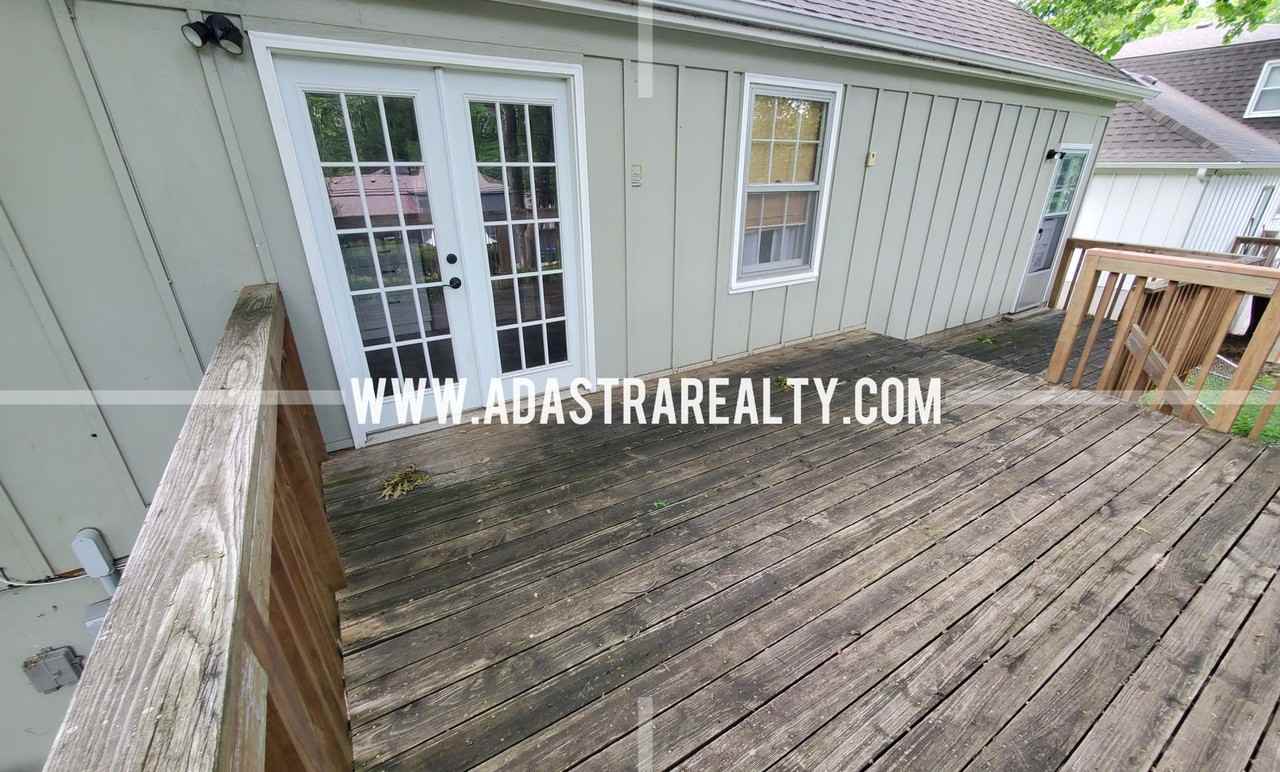 9709 Eby Street - Photo 5 of 37