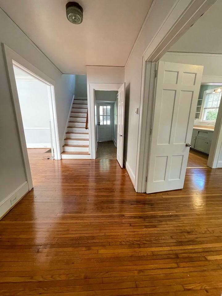 300 Chase Ave - Photo 3 of 50