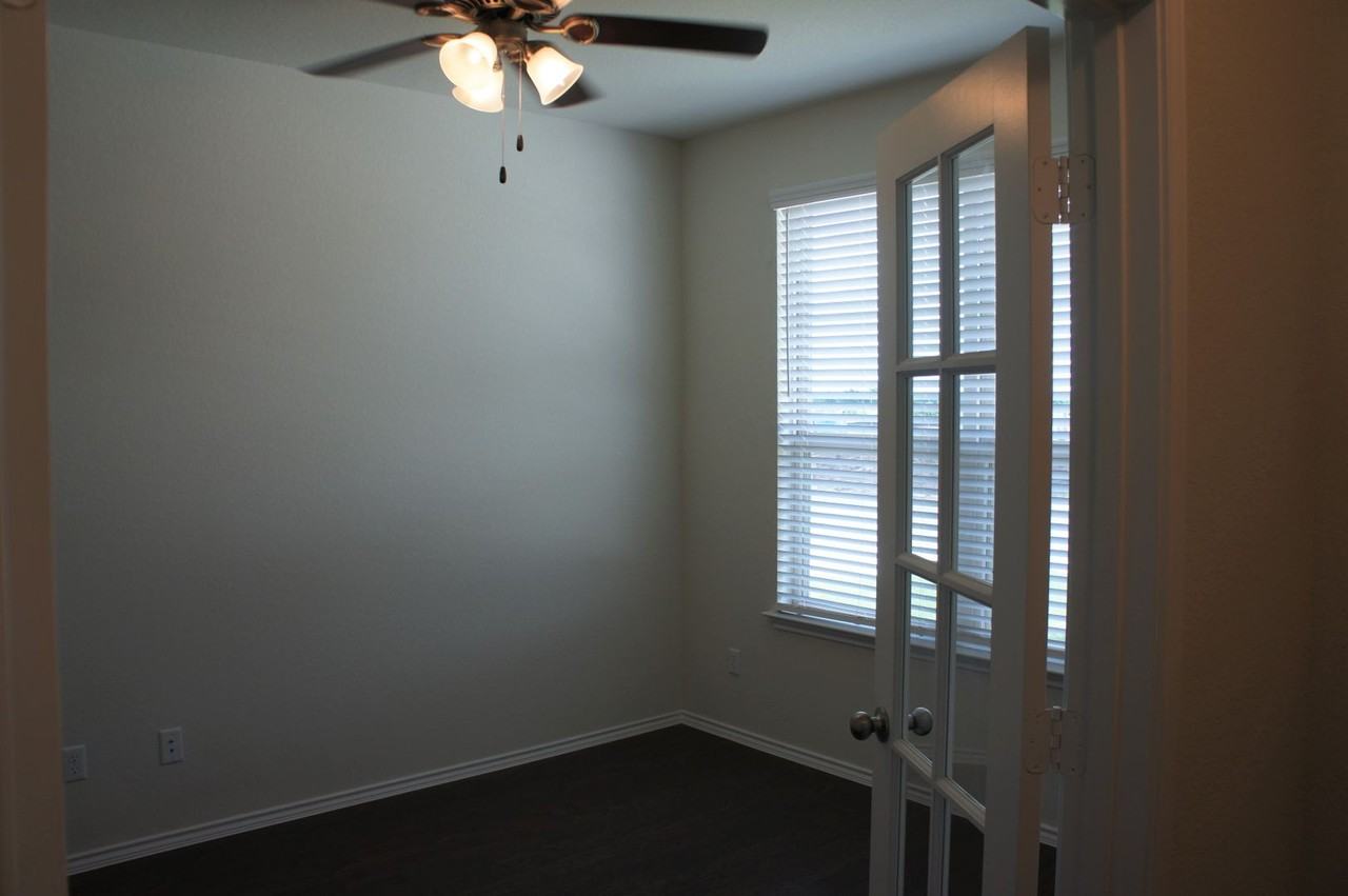 1612 Cliffbrake Way - Photo 3 of 13