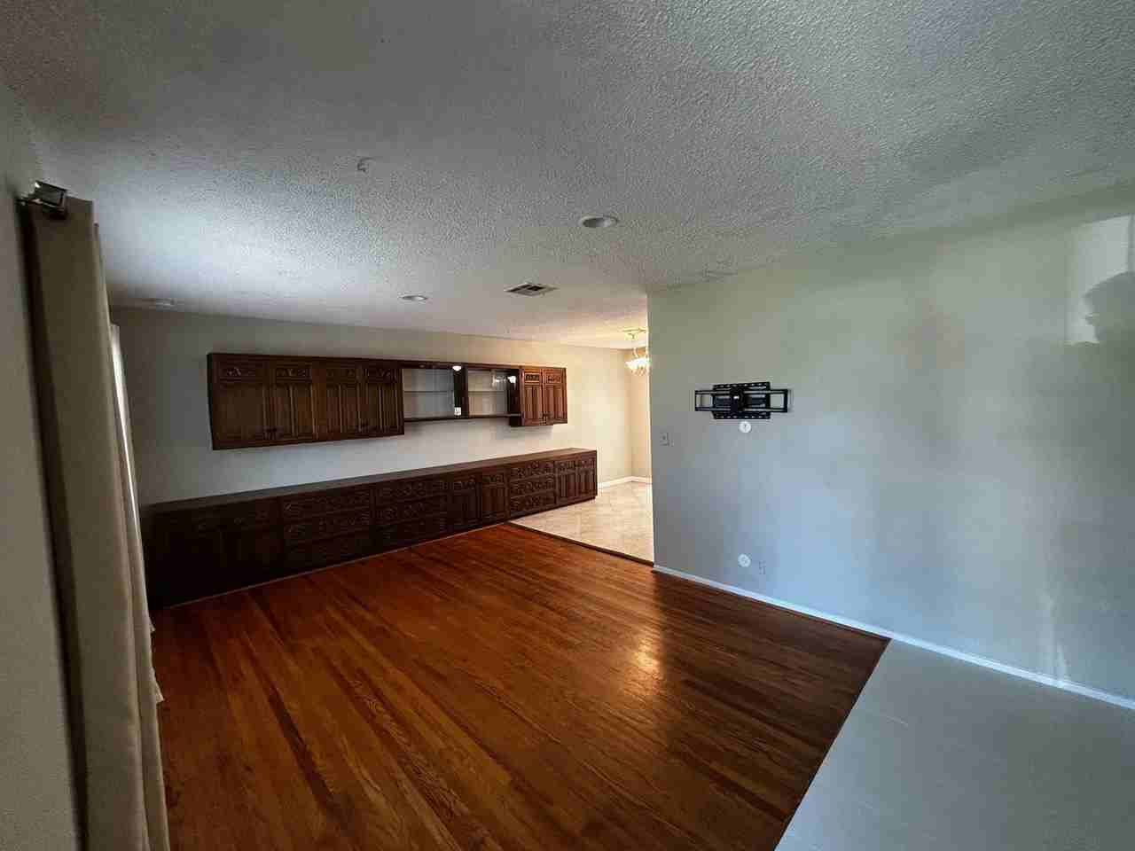 10261 Wyatt Rd - Photo 2 of 34
