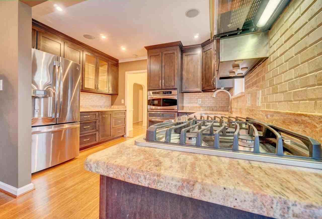 5428 Argall Cres - Photo 6 of 36