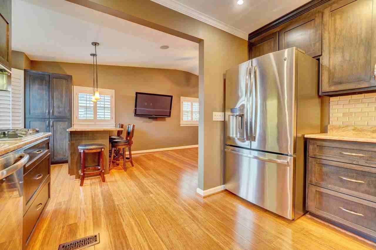 5428 Argall Cres - Photo 7 of 36