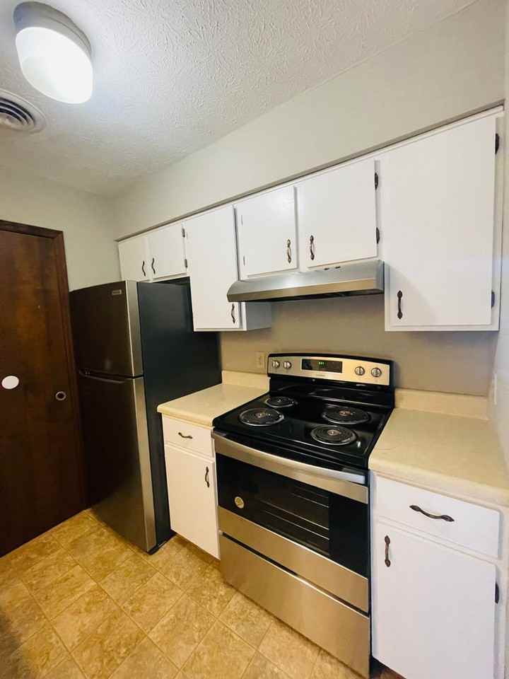 1625 Buttonwood Ct - Photo 2 of 12