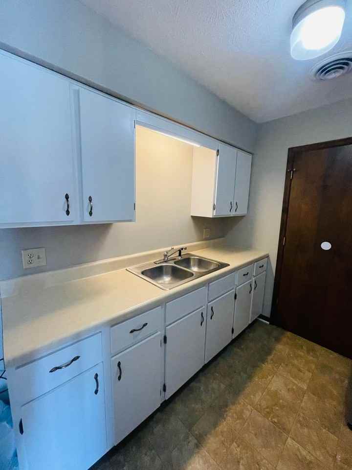 1625 Buttonwood Ct - Photo 3 of 12