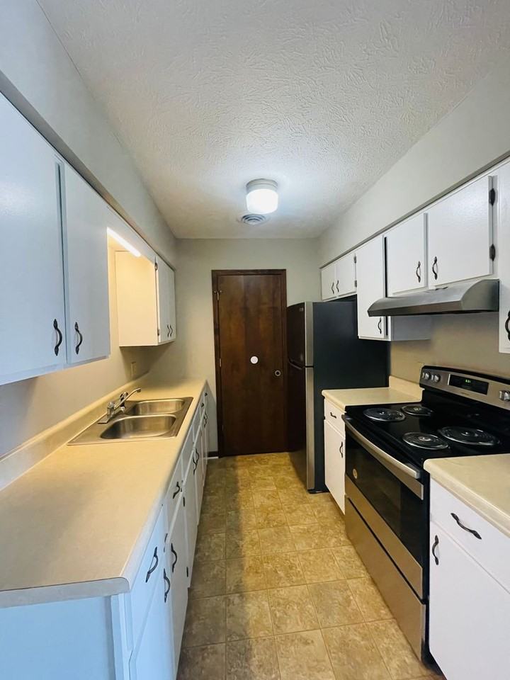 1625 Buttonwood Ct - Photo 4 of 12