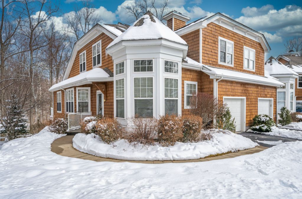 34 Wyldwood Dr - Photo 2 of 17