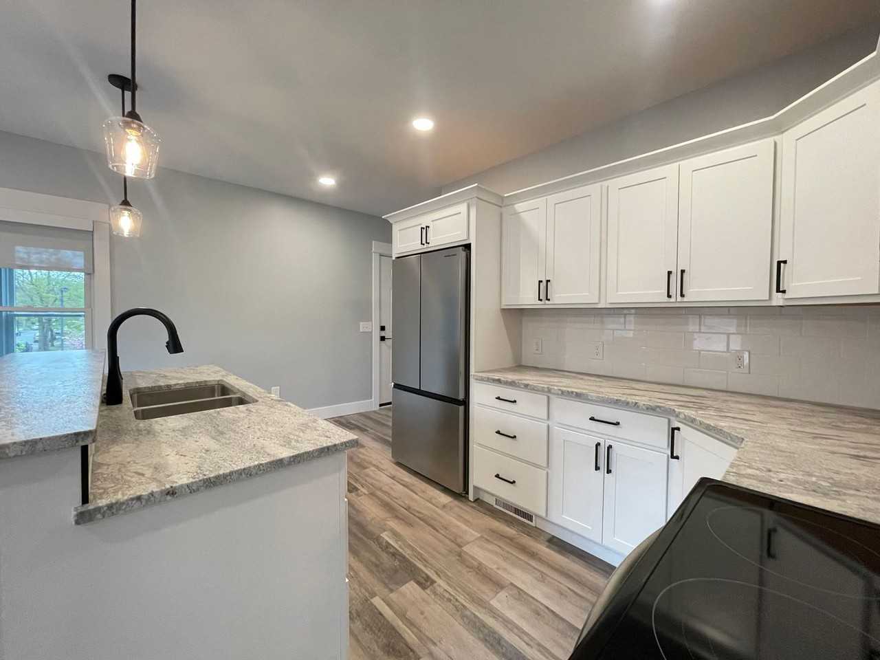 203 Warren Ave Se - Photo 4 of 22