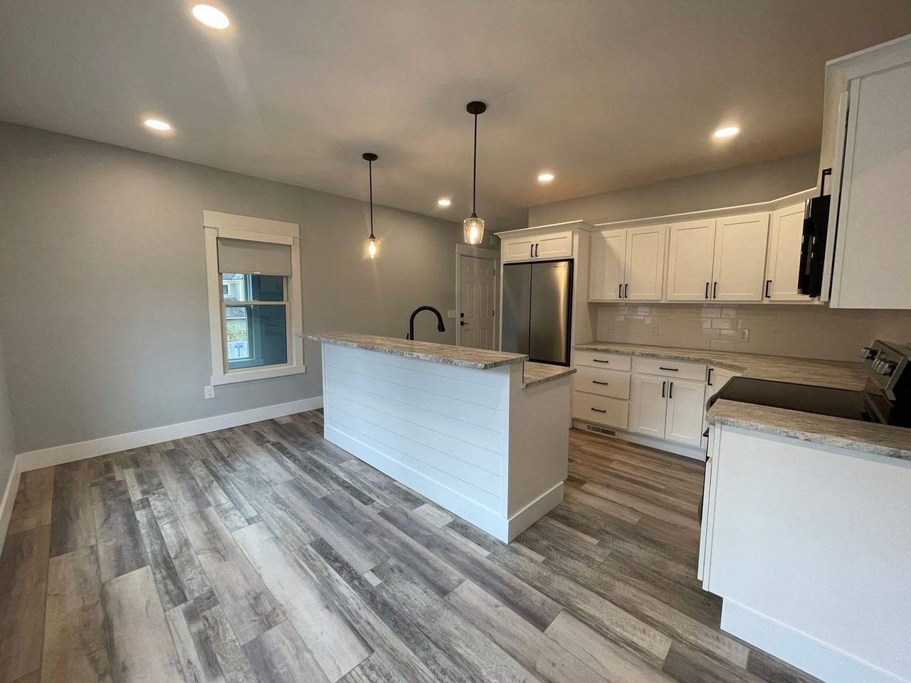 203 Warren Ave Se - Photo 5 of 22
