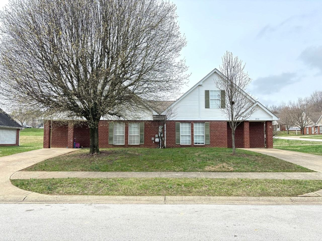 Vaughan Village Apartments - Photo 4 of 9