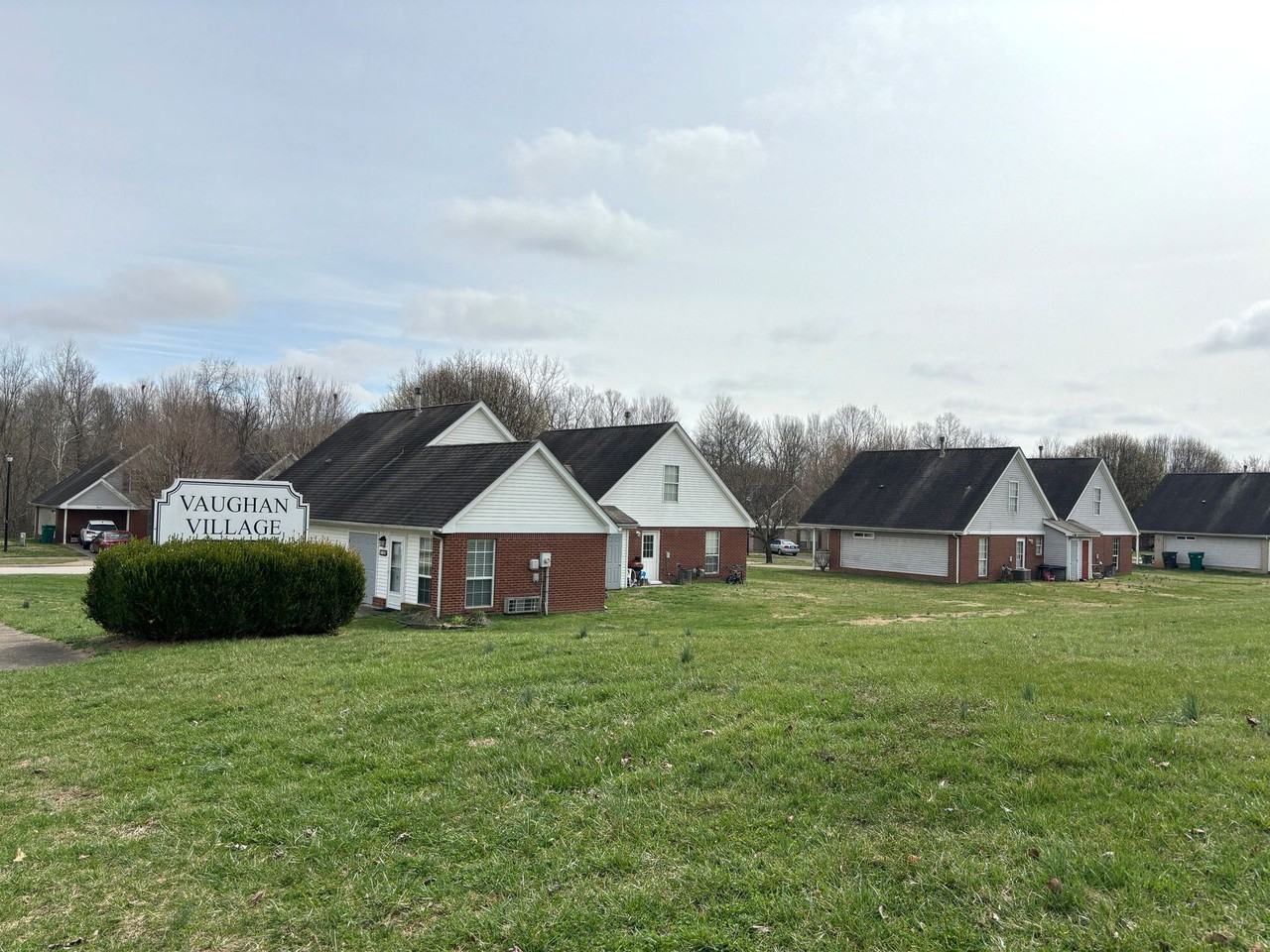 Vaughan Village Apartments - Photo 5 of 9