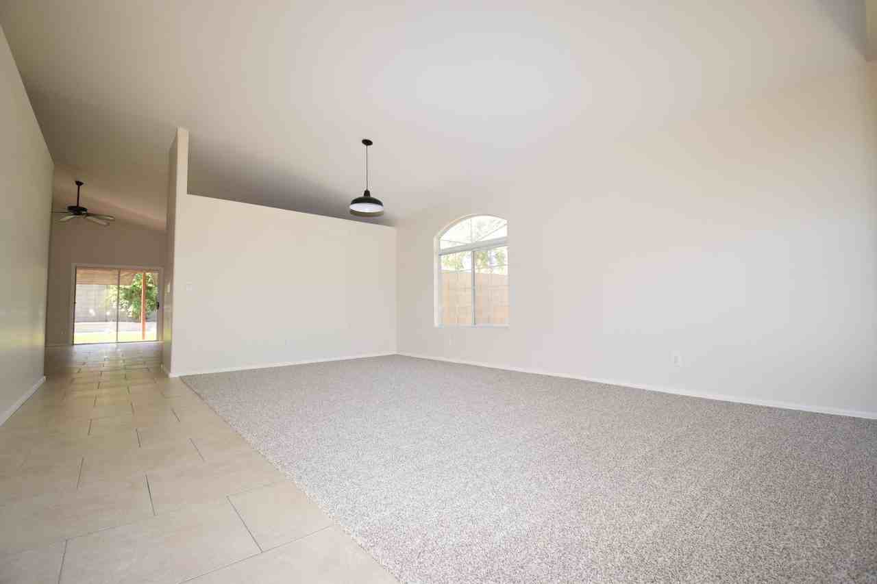 4307 E Meadow West Ln - Photo 2 of 21