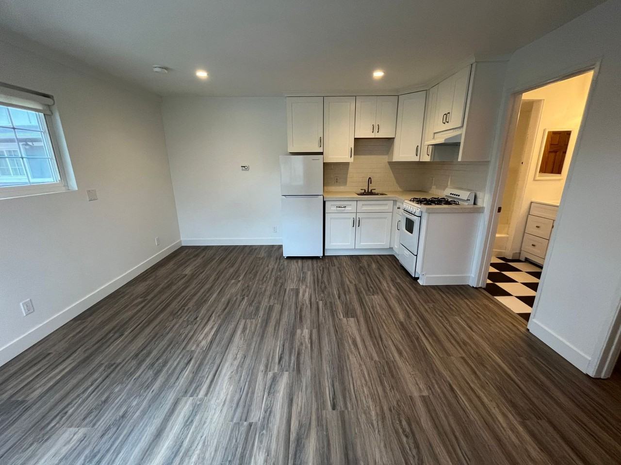 1236 Mackinnon Ave - Photo 2 of 14
