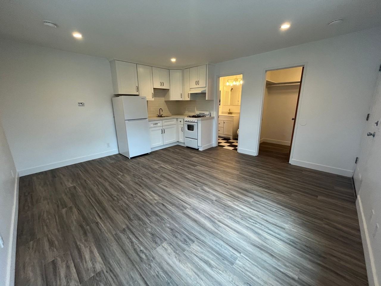 1236 Mackinnon Ave - Photo 3 of 14