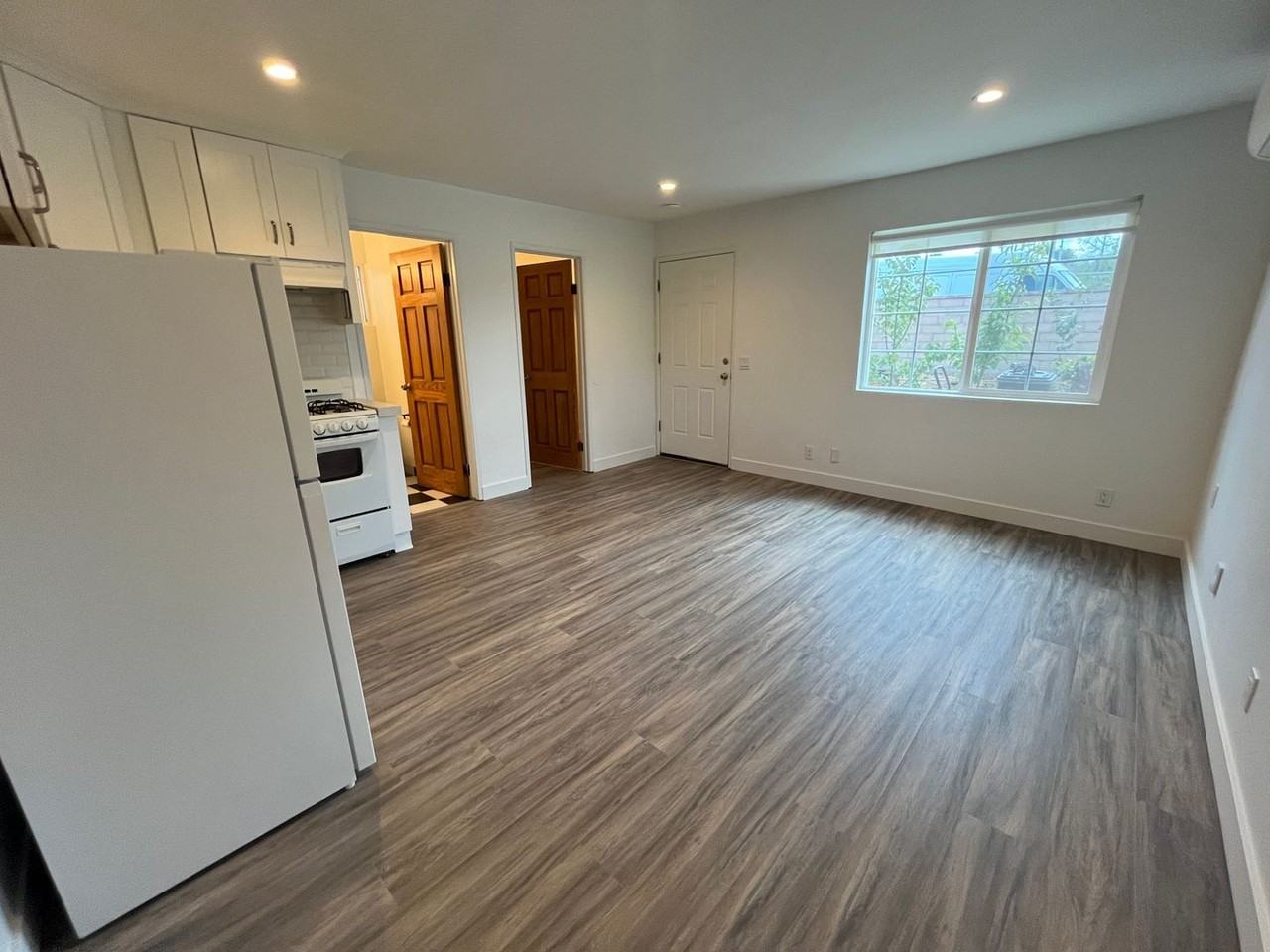 1236 Mackinnon Ave - Photo 6 of 14
