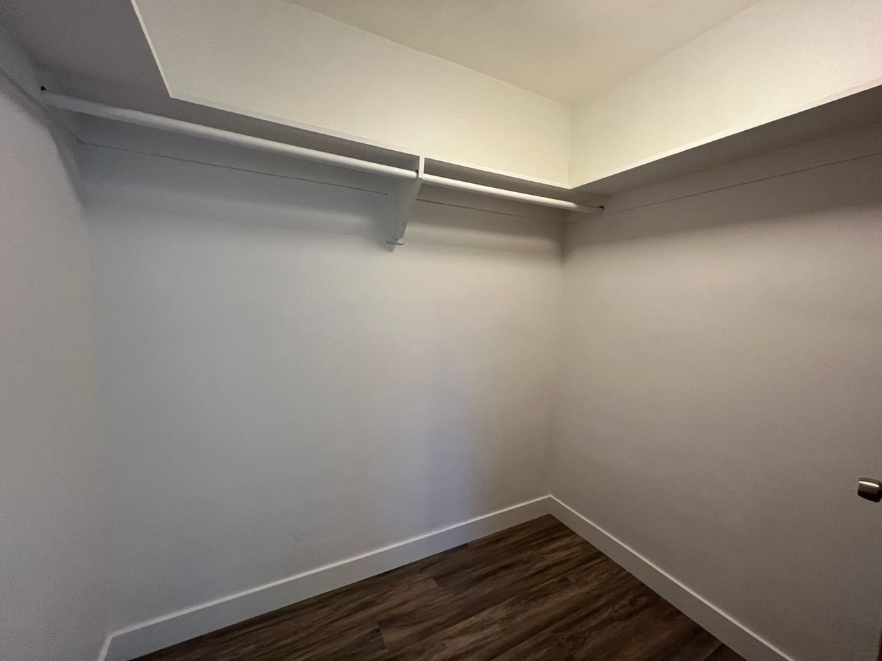 1236 Mackinnon Ave - Photo 7 of 14