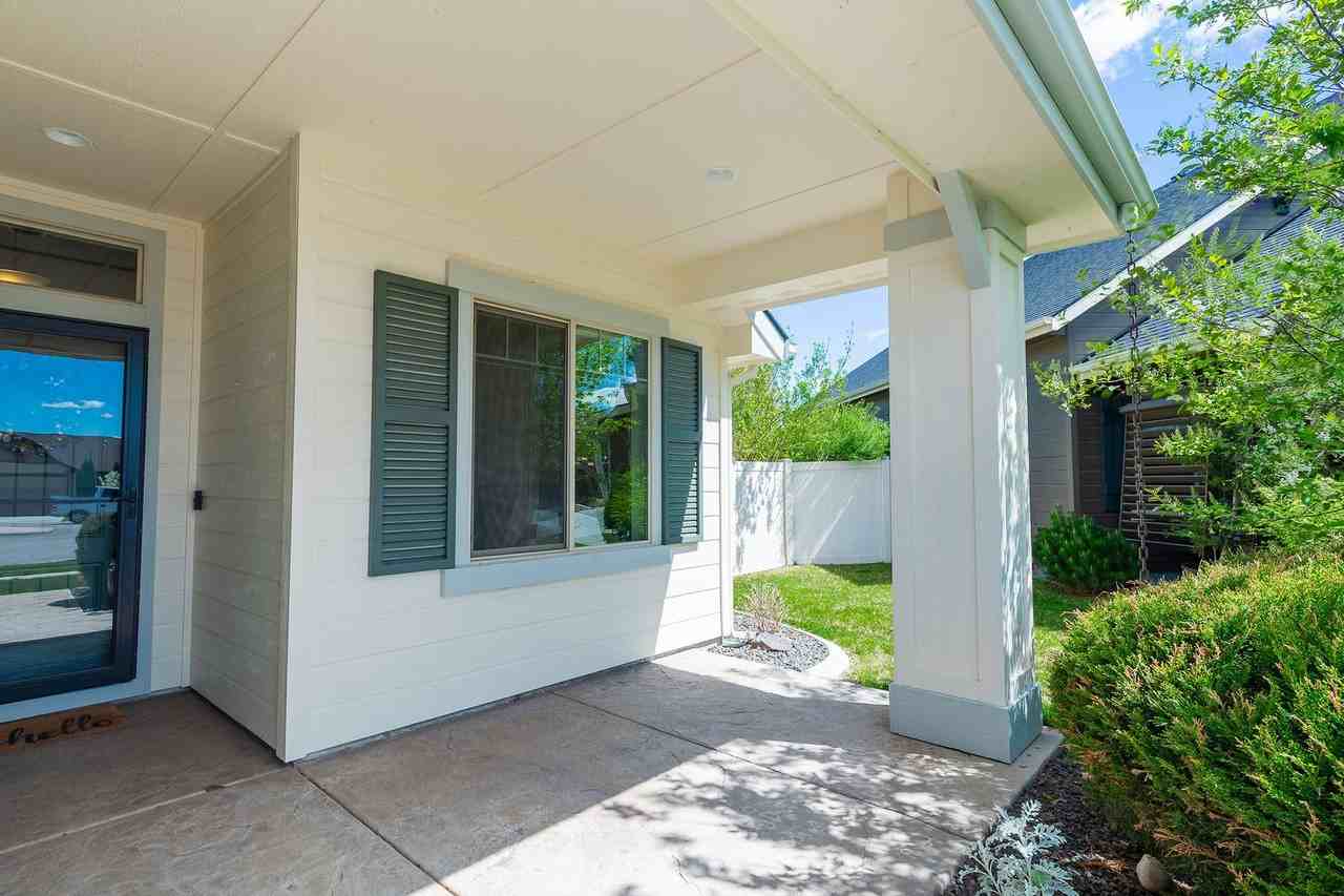 704 N Foudy Pl - Photo 3 of 41
