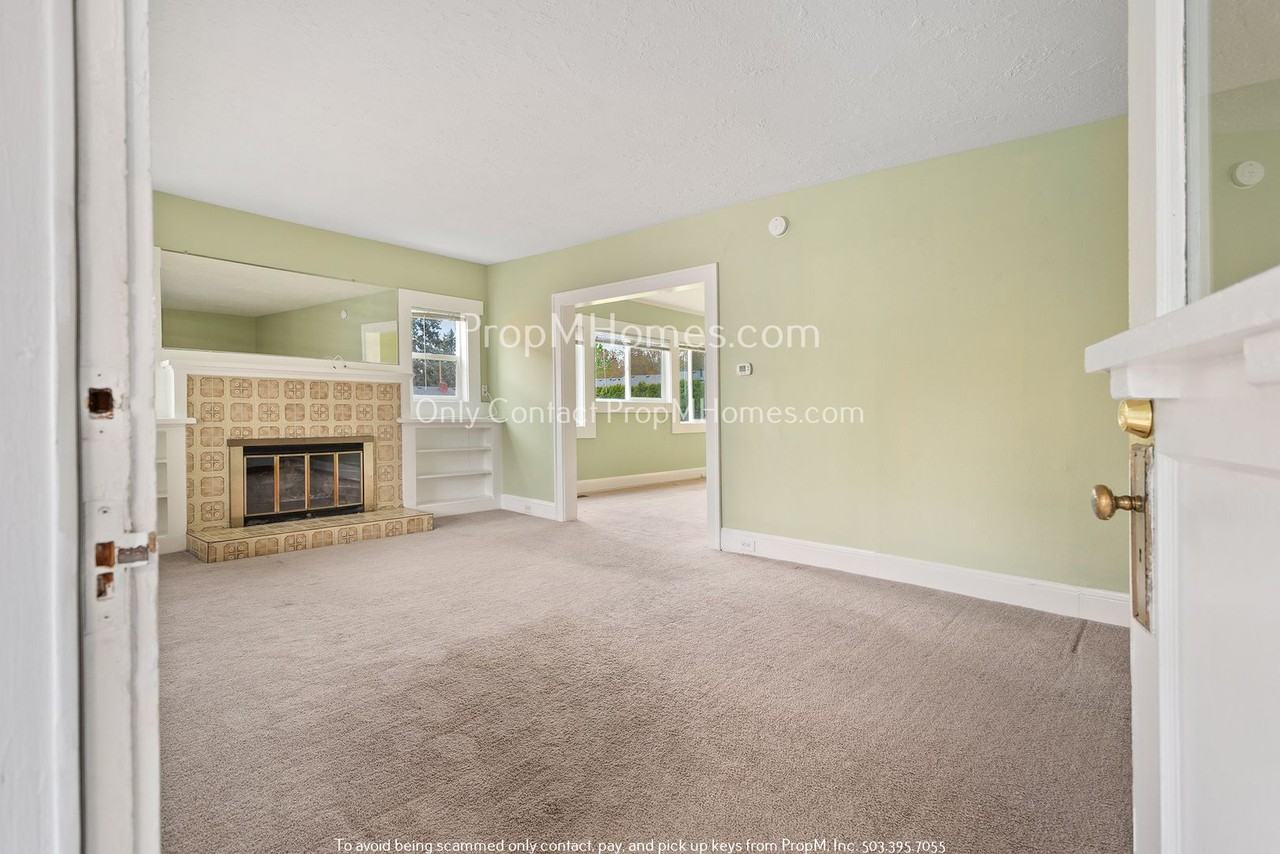 1731 Se 139th Ave - Photo 2 of 23