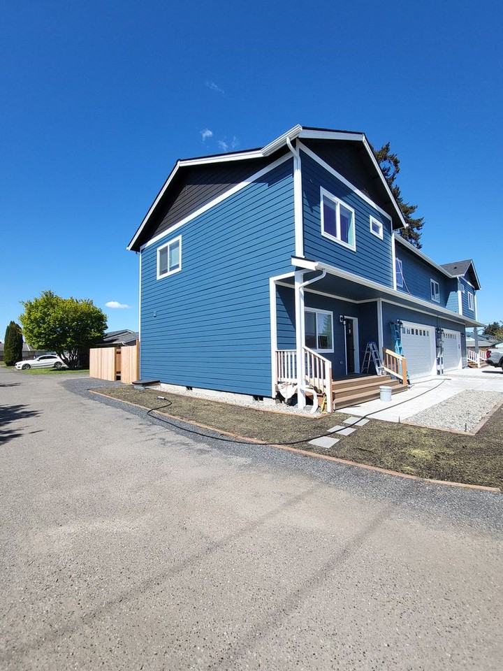 683 Bryden Ave - Photo 3 of 26