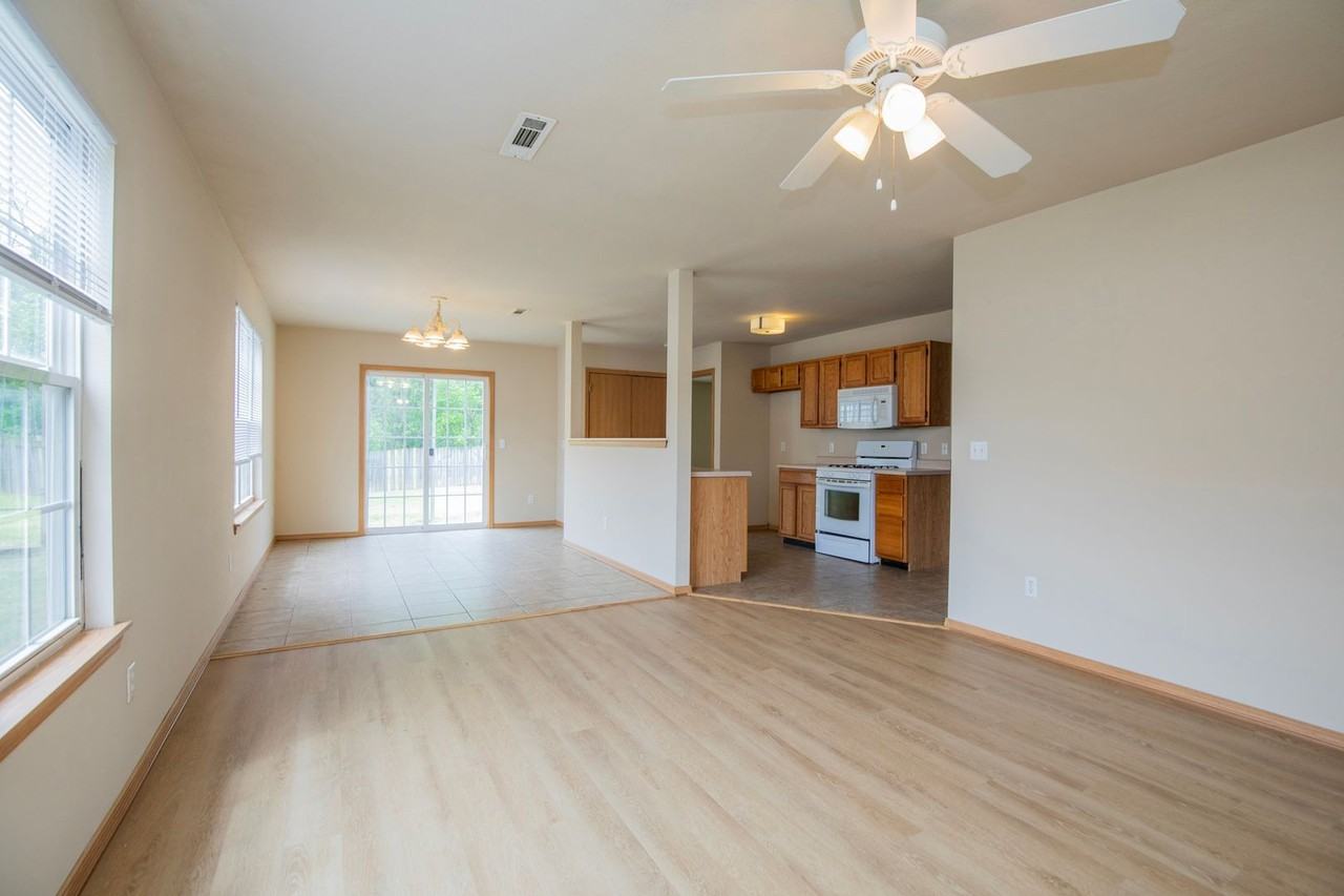 321 Grant Springs Dr - Photo 2 of 18
