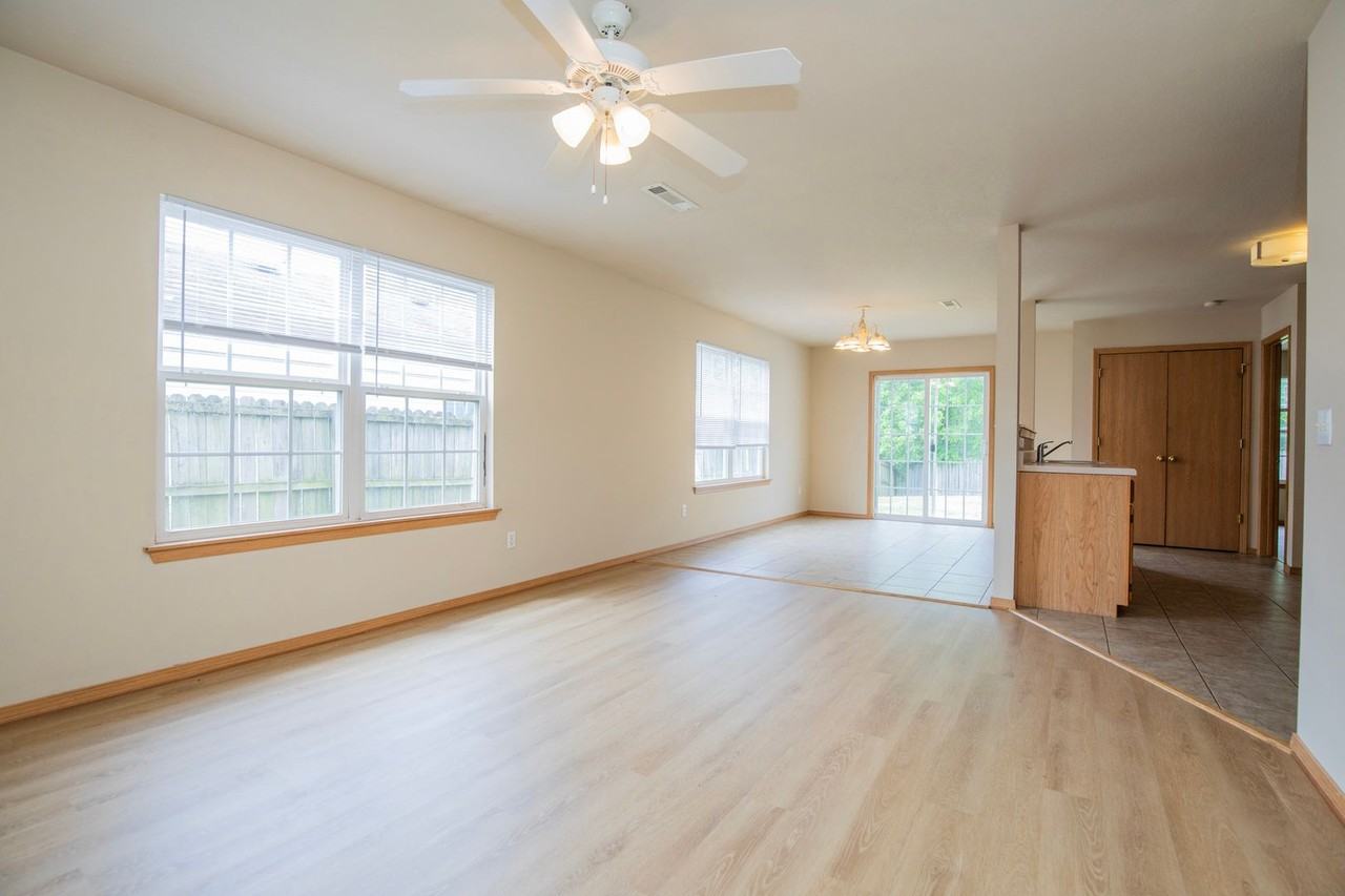 321 Grant Springs Dr - Photo 3 of 18