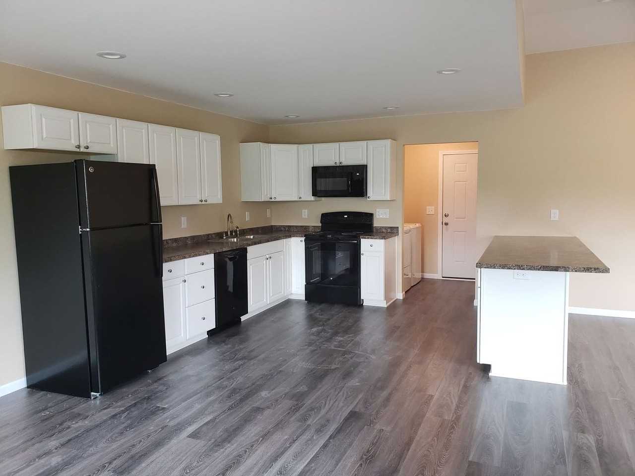 3810 Kensington Pl - Photo 2 of 8