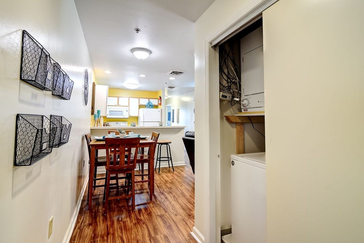 520 520 #102 - Photo 3 of 49