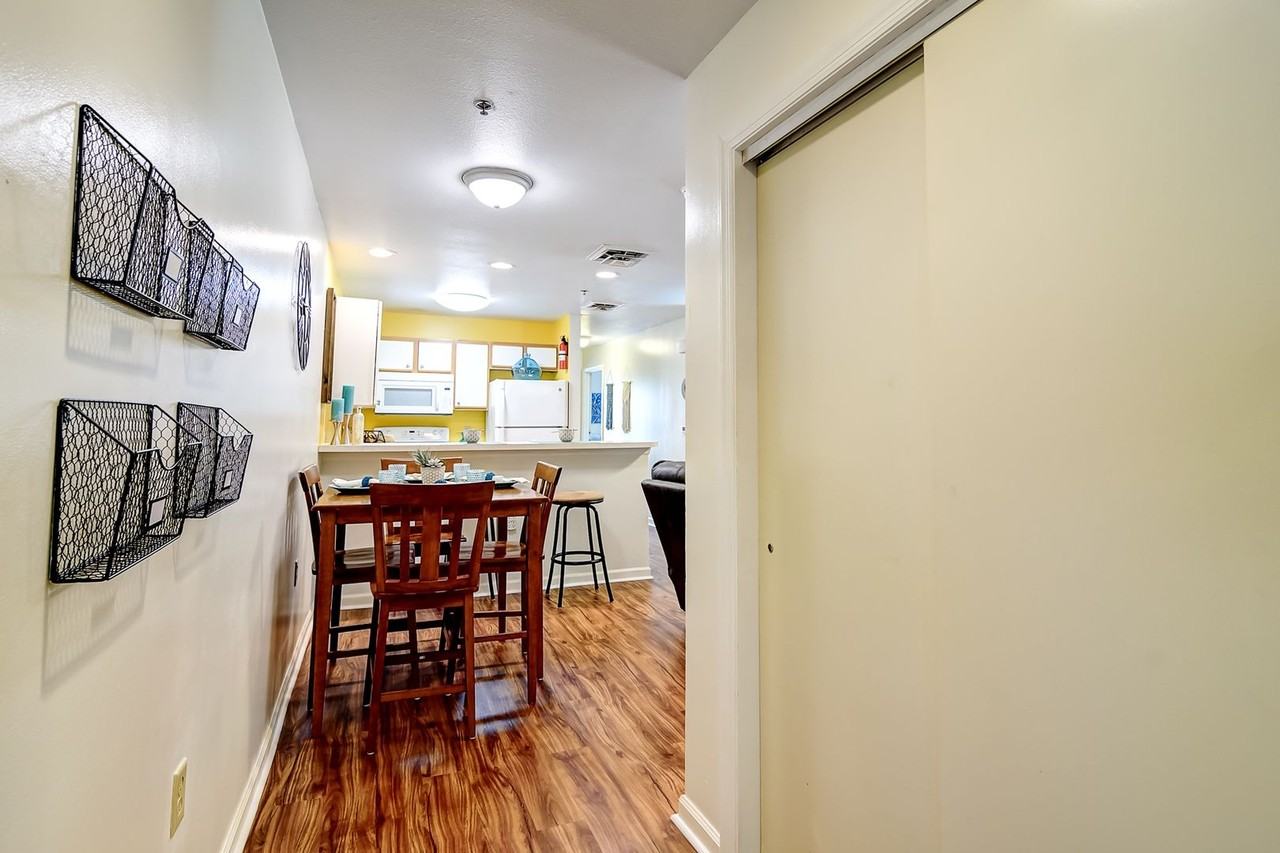 520 520 #102 - Photo 4 of 49