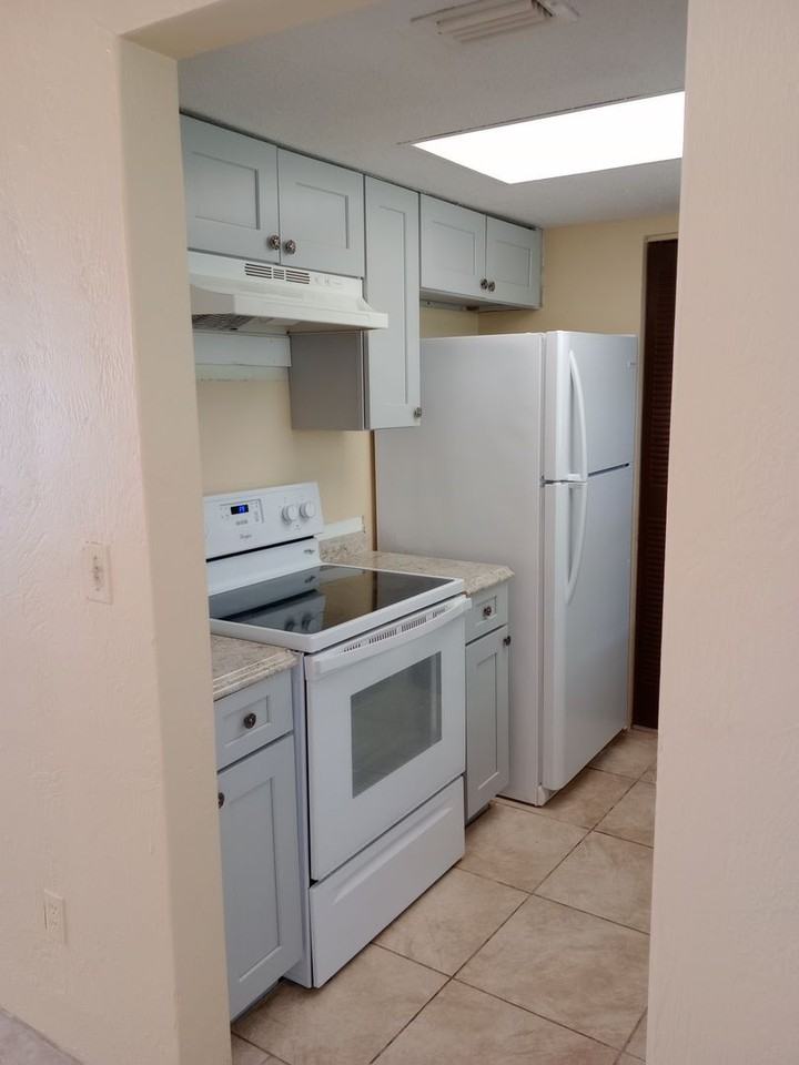 1217 Kennedy Rd - Photo 5 of 9