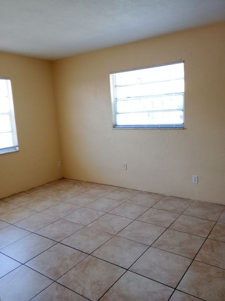 1217 Kennedy Rd - Photo 7 of 9