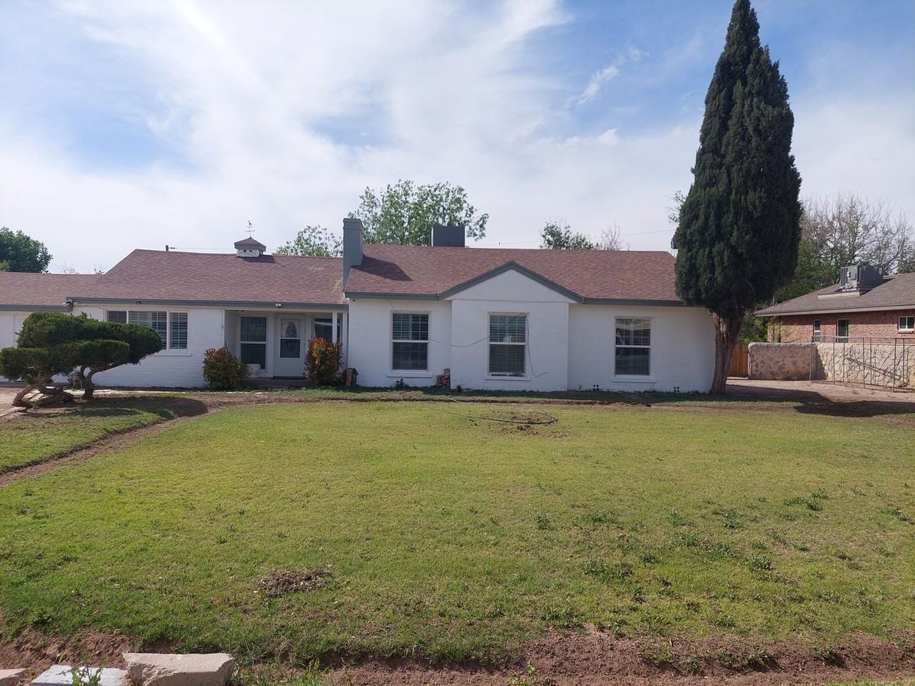 301 Rose Ln - Photo 2 of 27