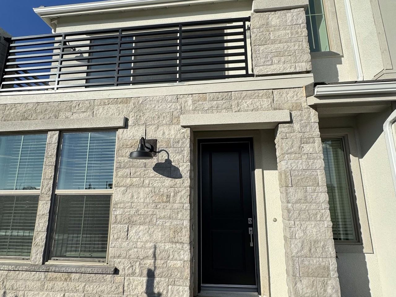 546 W Mahogany Ln - Photo 2 of 17