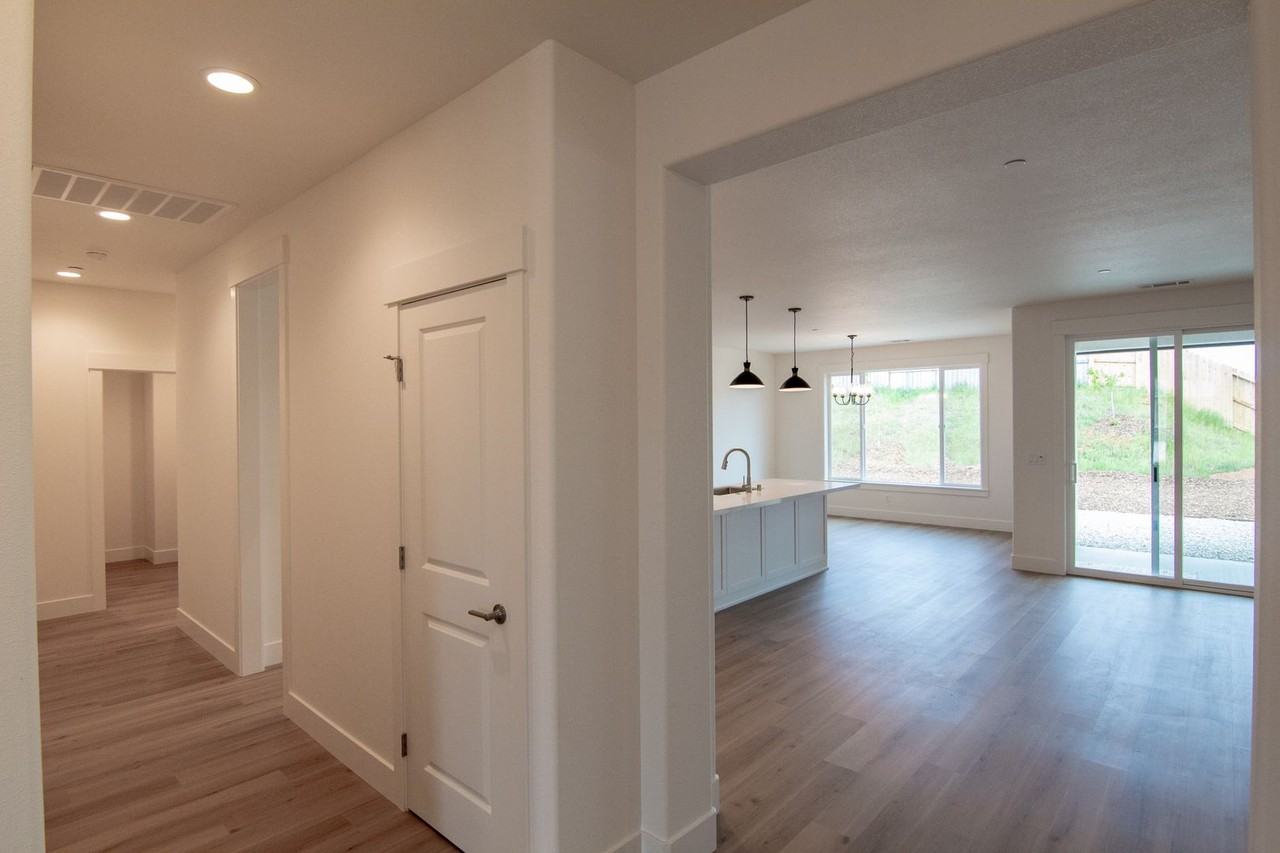 3677 Nadal Dr - Photo 7 of 31