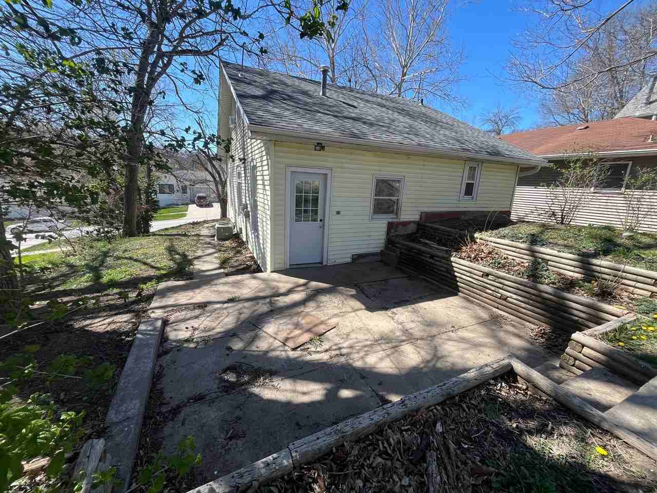 918 3rd Ave - Photo 3 of 30