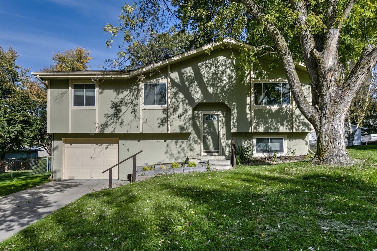 4115 N 213th Cir - Photo 2 of 50