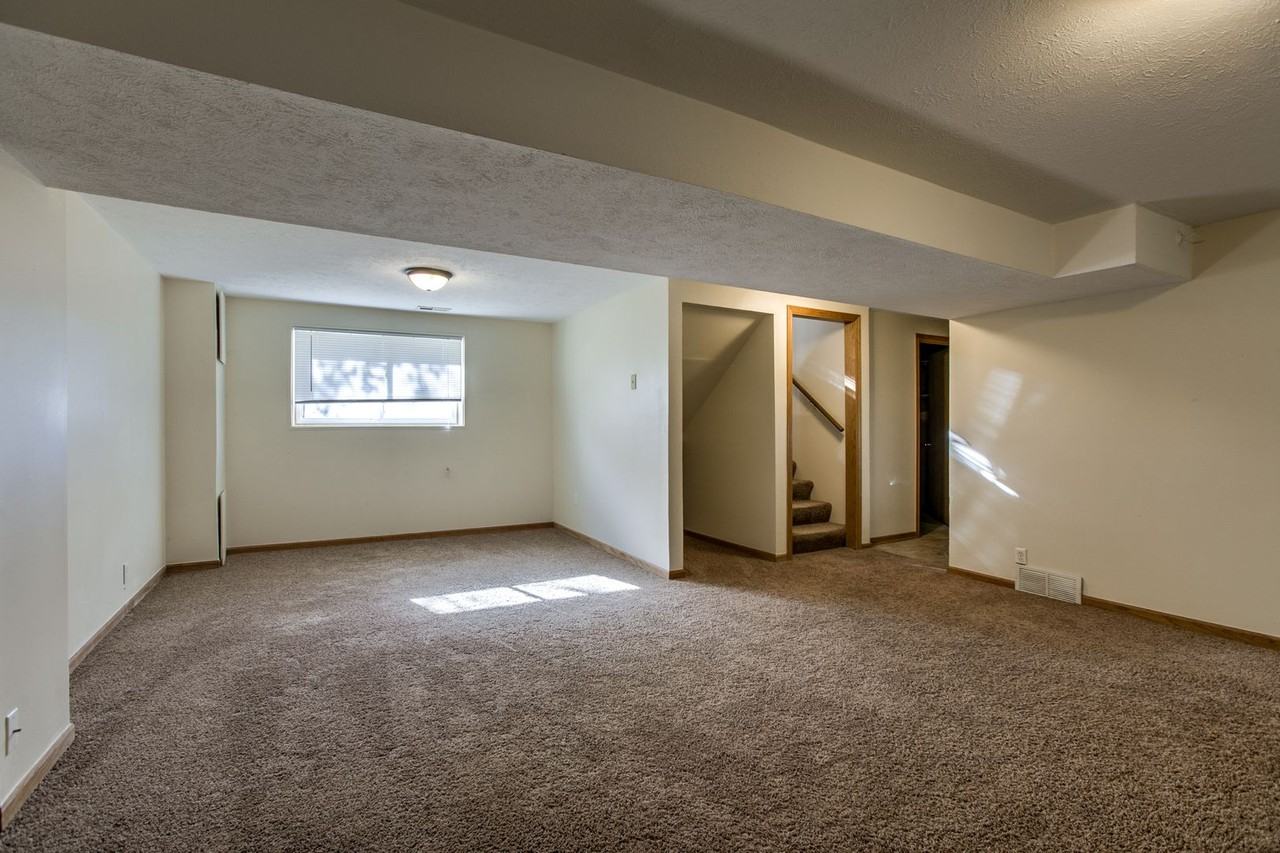 4115 N 213th Cir - Photo 4 of 50