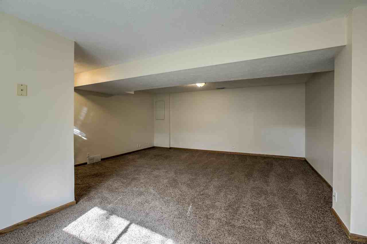 4115 N 213th Cir - Photo 5 of 50
