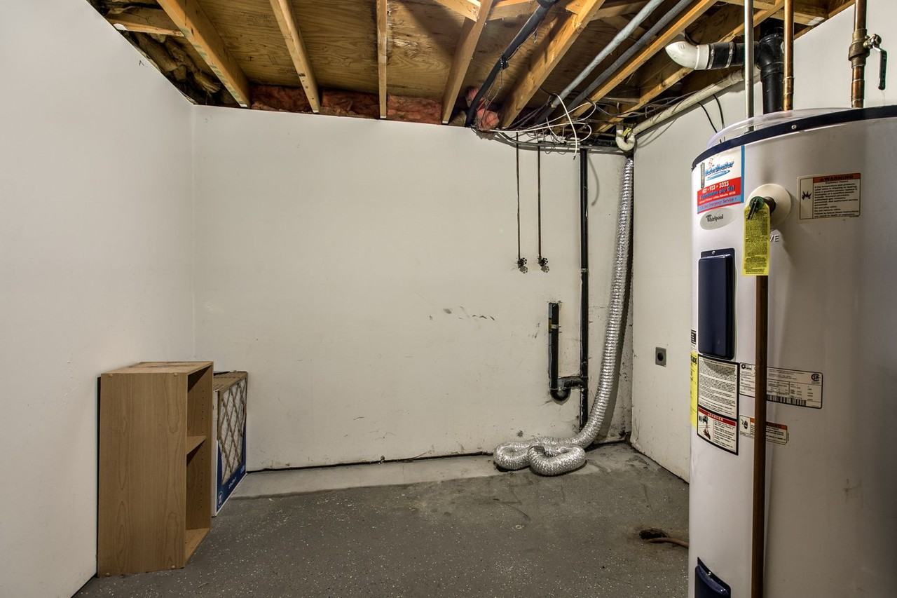 4115 N 213th Cir - Photo 6 of 50