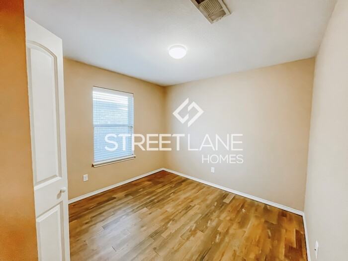 30 Bella Dr - Photo 3 of 6