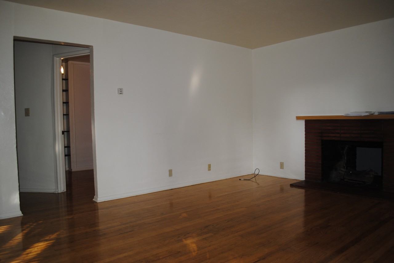 9155 N Valley Dr - Photo 2 of 9