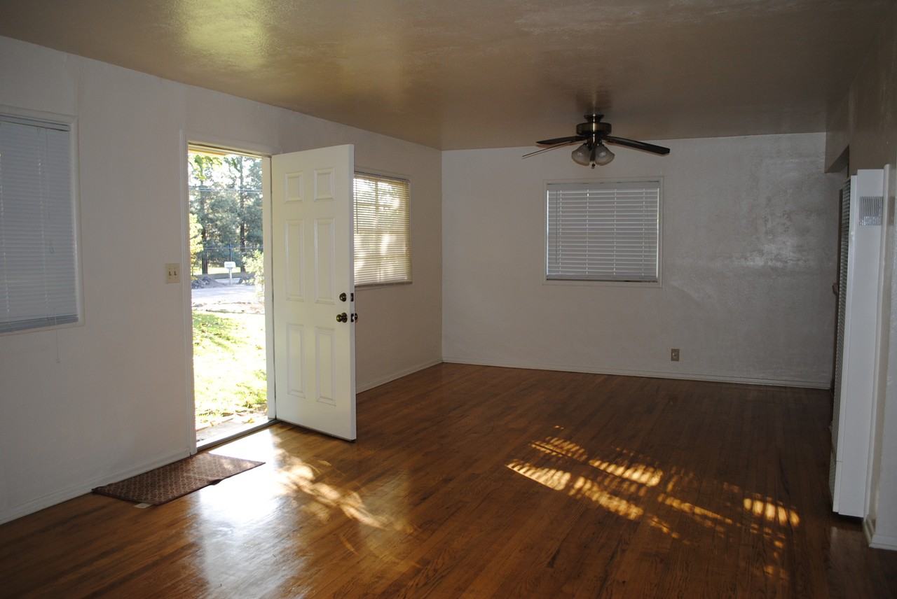 9155 N Valley Dr - Photo 3 of 9