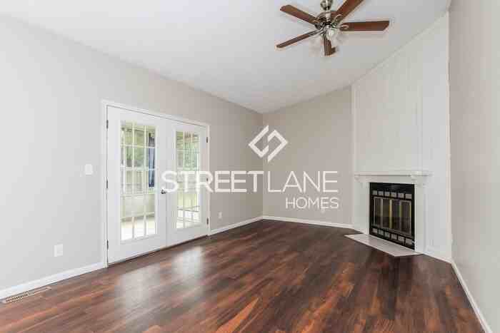 2459 Deerfield Dr - Photo 3 of 15