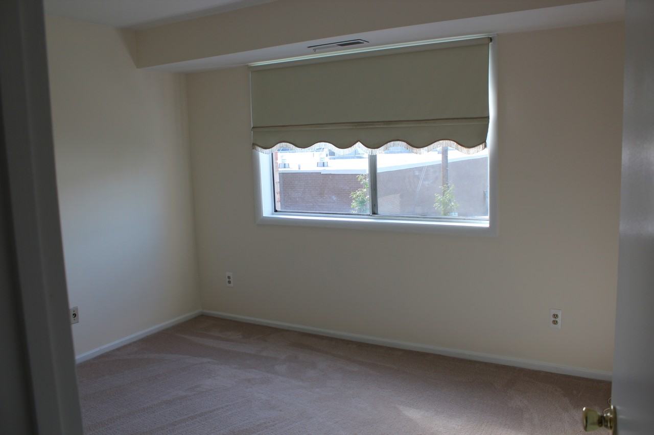 216 Locust St Se #129 - Photo 2 of 11