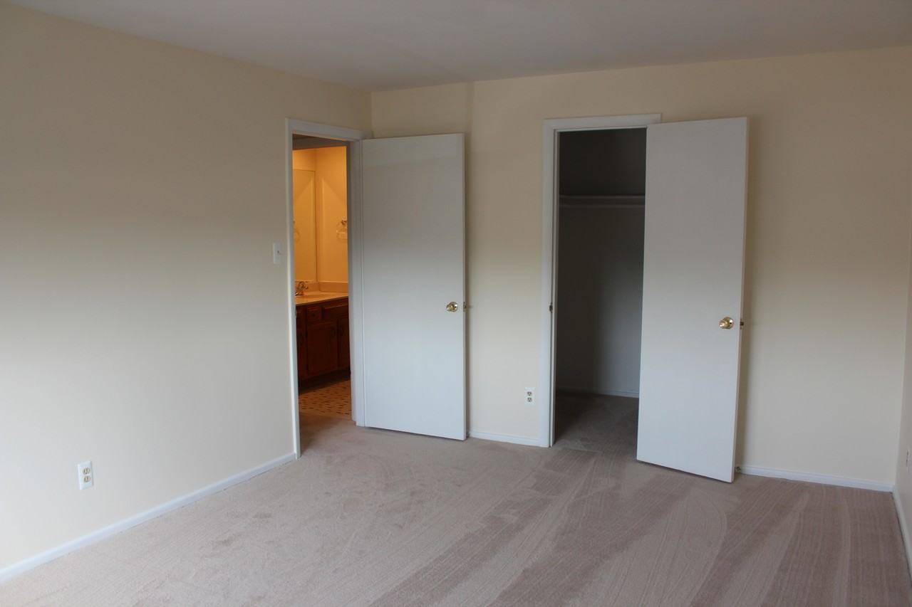 216 Locust St Se #129 - Photo 4 of 11