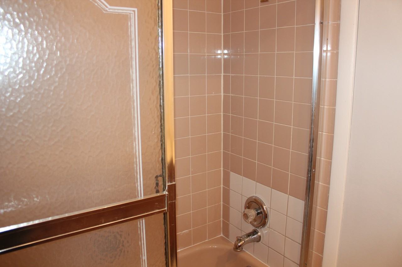 216 Locust St Se #129 - Photo 7 of 11