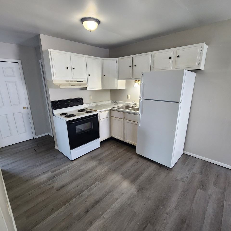 428 S Chanute St #1 - Photo 4 of 12